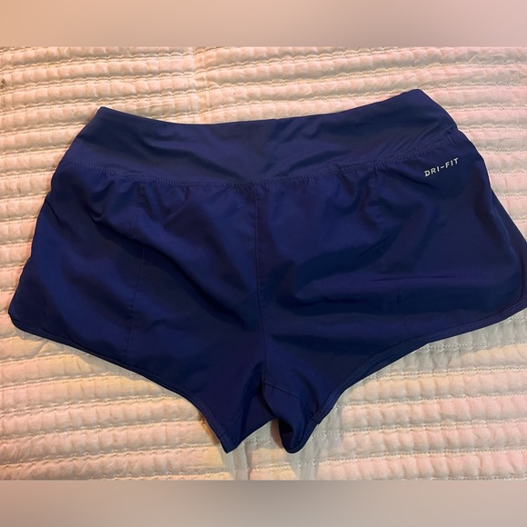 Nike women’s blue dri-fit shorts size medium - Picture 2 of 3